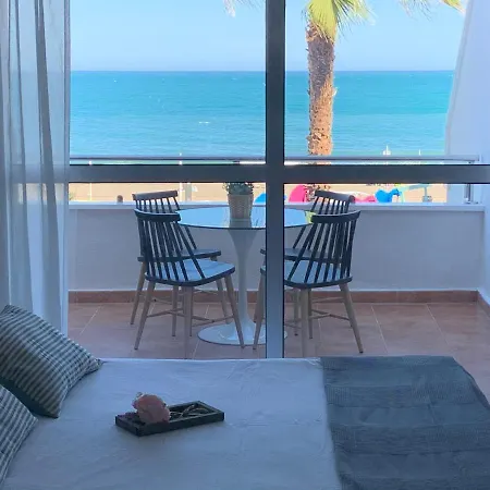 Lujoso Estudio Frontal Al Mar דירה *
