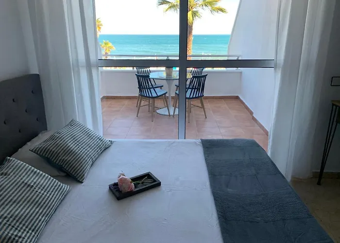 Lujoso Estudio Frontal Al Mar Torremolinos