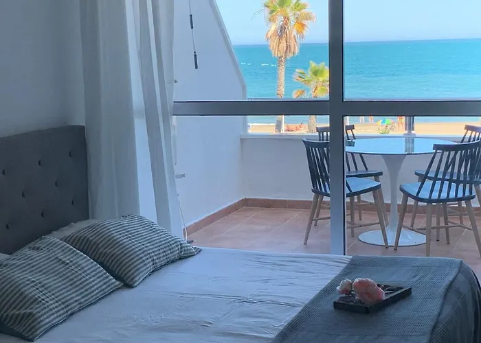 Lujoso Estudio Frontal Al Mar Torremolinos
